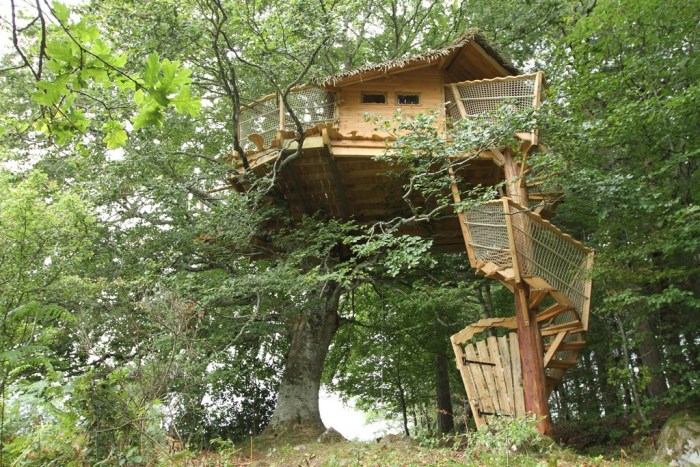 Découvrez la plaisir d&rsquo;un séjour dans une cabane dans les arbres au coeur de l&rsquo;Auvergne